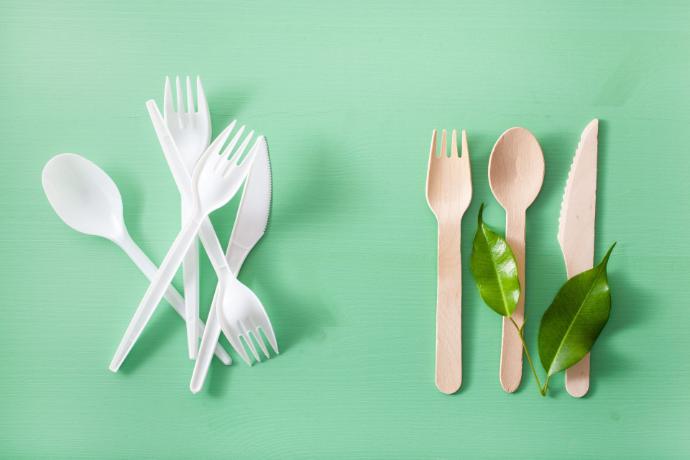 Comparación entre empaques plásticos y biodegradables de almidón de maíz